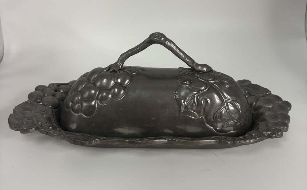 Vintage Arthurs Court 2001 Pewter Grape Vines Leaves Covered Butter Dish.